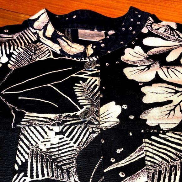 Chico’s button Jacket beautiful black and white patches of ferns leaves flowers - Picture 3 of 13